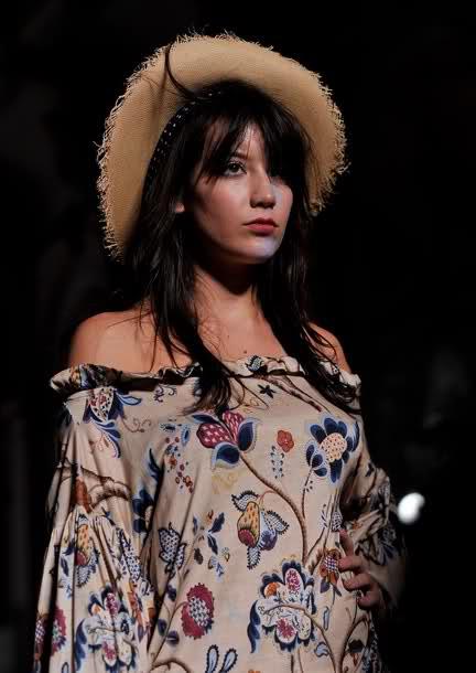 Daisy Lowe