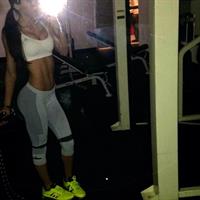 Jen Selter taking a selfie