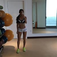 Jen Selter taking a selfie