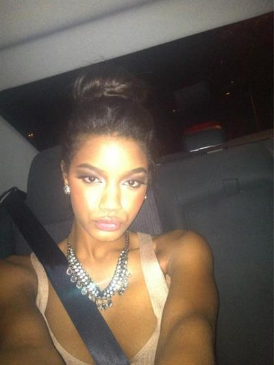 Ebonee Davis taking a selfie