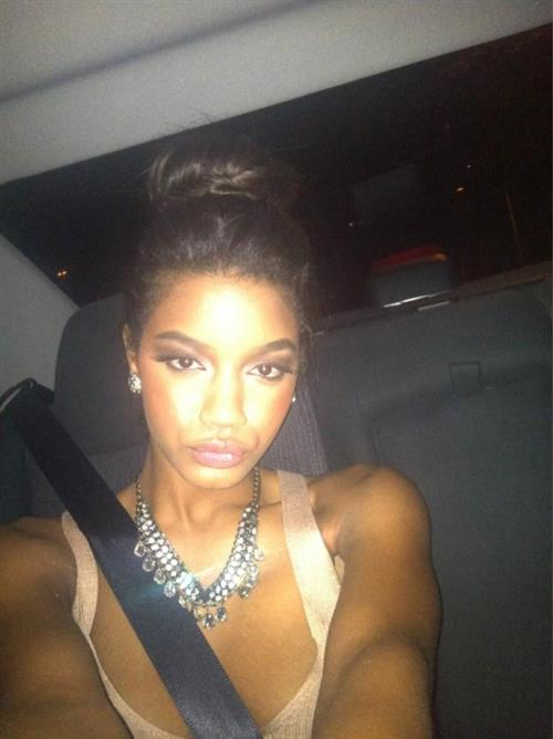 Ebonee Davis taking a selfie