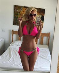 She showcased her incredible curves in an erotic pink bikini.