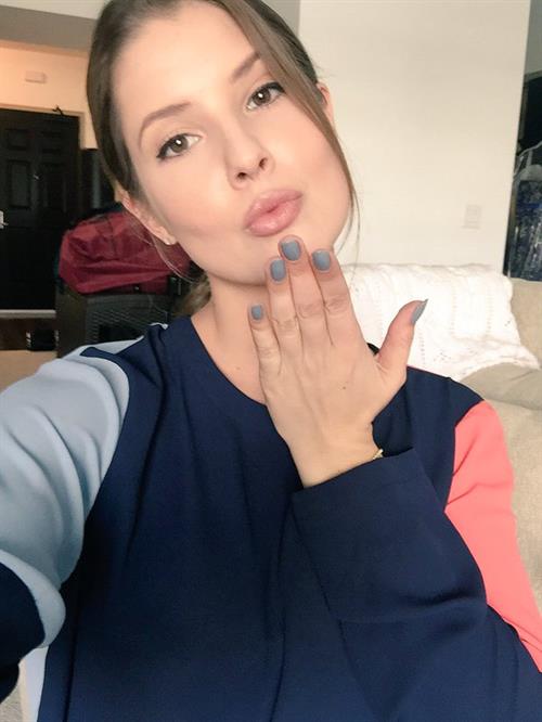 Amanda Cerny taking a selfie