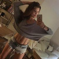 Amanda Cerny taking a selfie