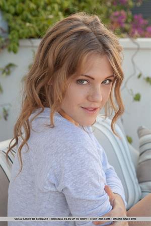 Viola Bailey gets naked on a patio