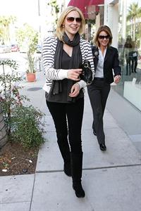 Laura Prepon out for lunch in Beverly Hills December 18, 2009