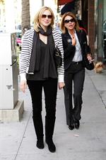 Laura Prepon out for lunch in Beverly Hills December 18, 2009