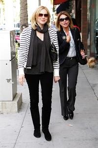 Laura Prepon out for lunch in Beverly Hills December 18, 2009