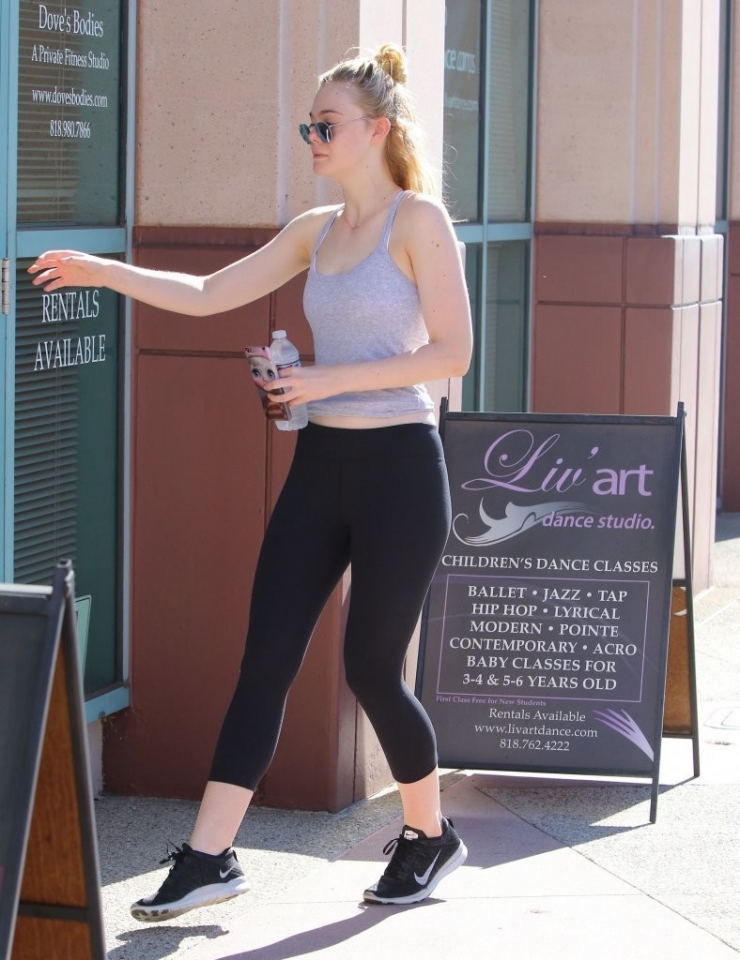 Elle Fanning in Yoga Pants