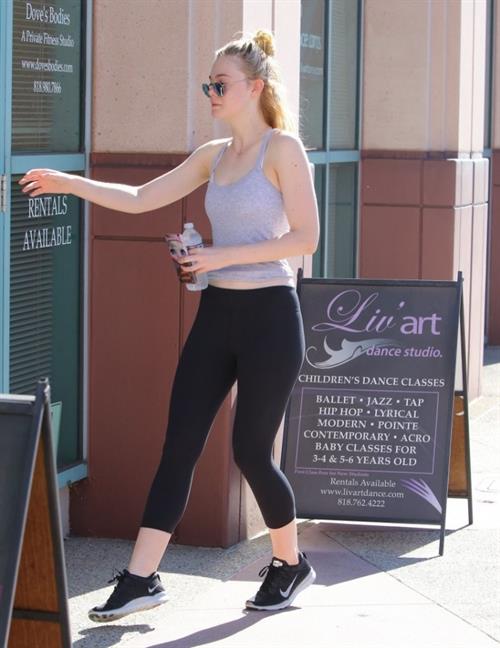 Elle Fanning in Yoga Pants