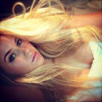 Anna Nyström taking a selfie