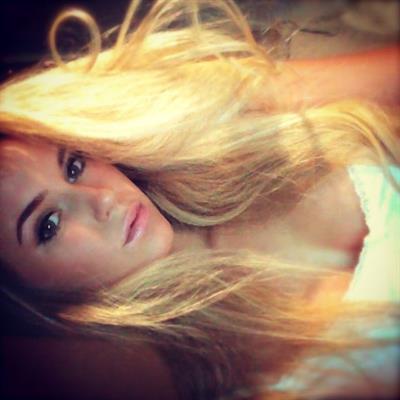 Anna Nyström taking a selfie