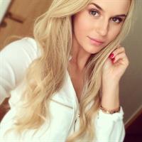 Anna Nyström taking a selfie