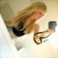 Anna Nyström taking a selfie