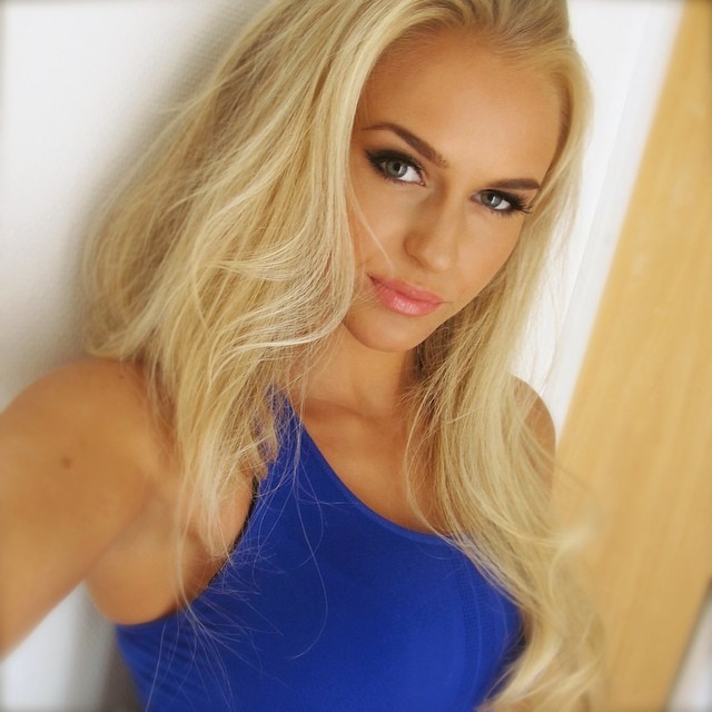 Anna Nyström taking a selfie