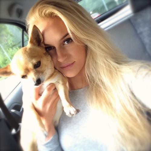 Anna Nyström taking a selfie