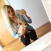 Anna Nyström taking a selfie