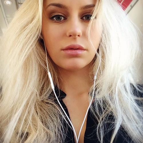 Anna Nyström taking a selfie