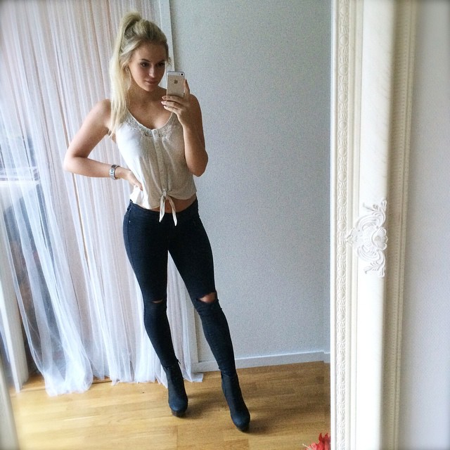 Anna Nyström taking a selfie