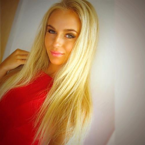 Anna Nyström taking a selfie