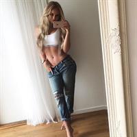 Anna Nyström taking a selfie