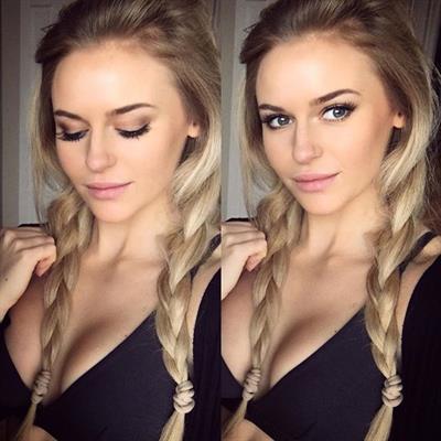 Anna Nyström taking a selfie