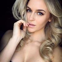 Anna Nyström taking a selfie