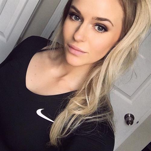 Anna Nyström taking a selfie