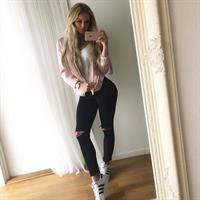 Anna Nyström taking a selfie