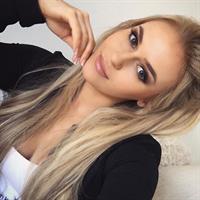 Anna Nyström taking a selfie