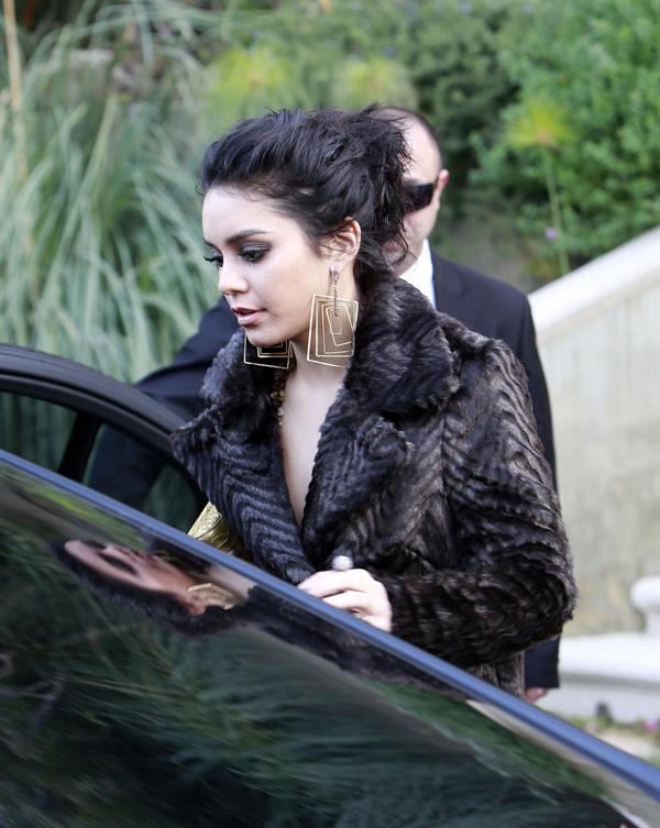 Selena Gomez headed to the Golden Globe Awards in LA 1/13/13 