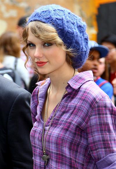 Taylor Swift arriving David Letterman Show October 26, 2010 