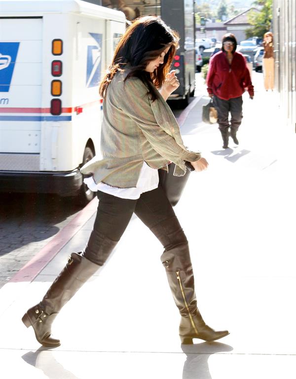 Selena Gomez leaving the ER in Los Angeles November 19, 2012 