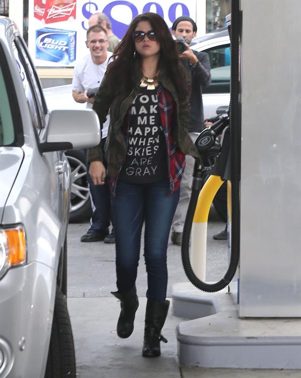 Selena Gomez at a gas station in Los Angeles November 17, 2012 