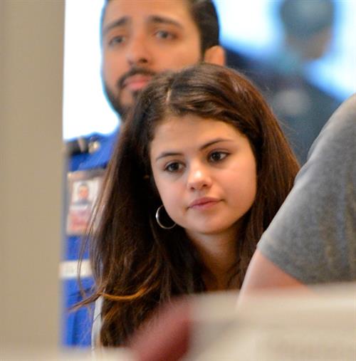 Selena Gomez at Los Angeles airport November 10, 2012