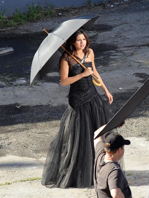 Behind the scenes of Selena Gomez's new video, 'Who Says' 