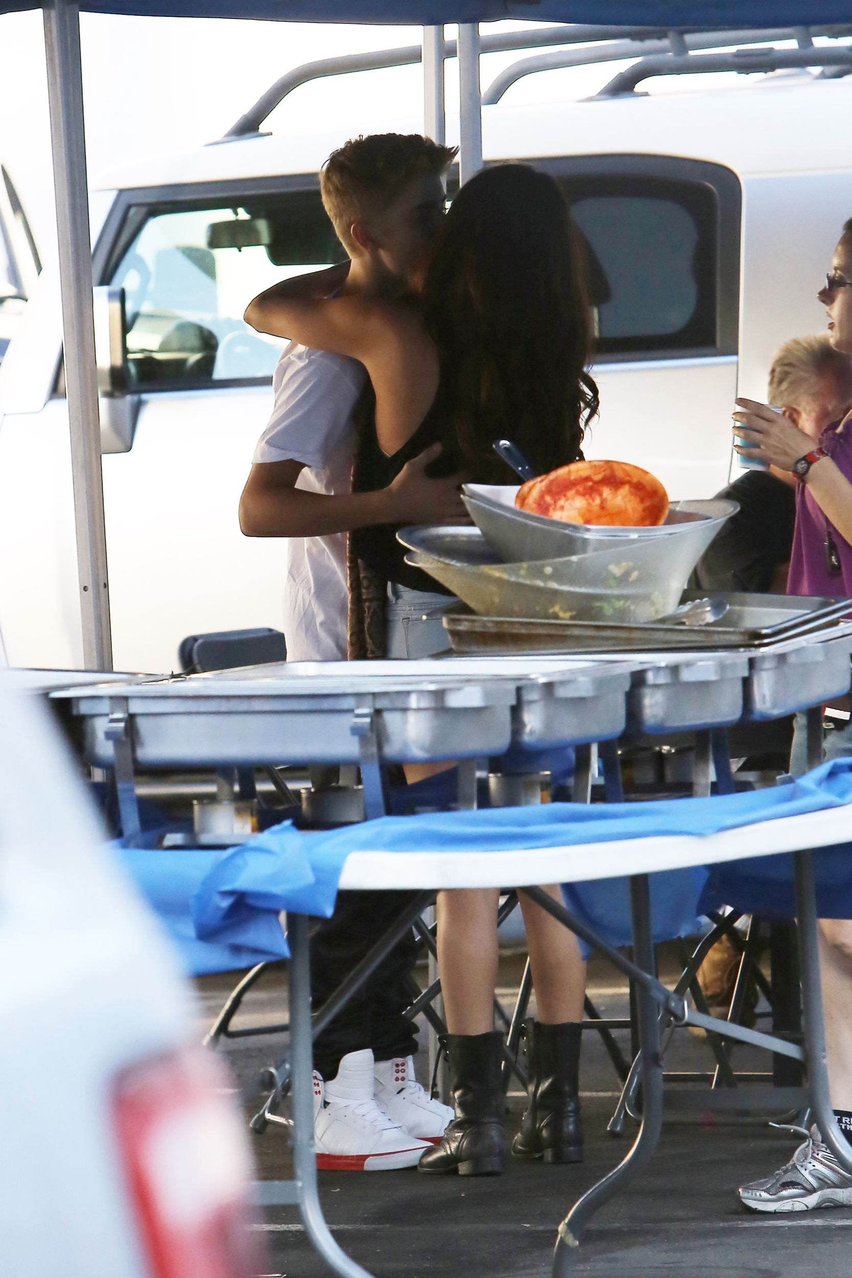 Selena Gomez - On the set of 'Feed the Dog' in Los Angeles Augusts 29, 2012