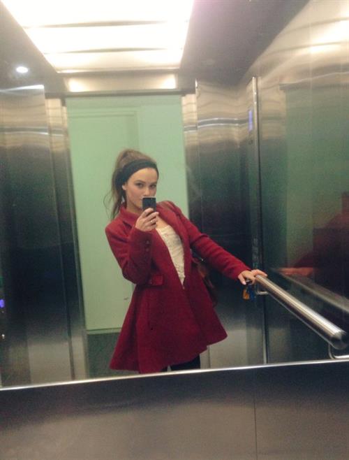 Alexis Young taking a selfie