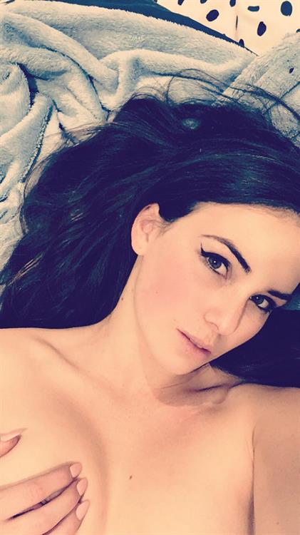 Alexis Young taking a selfie