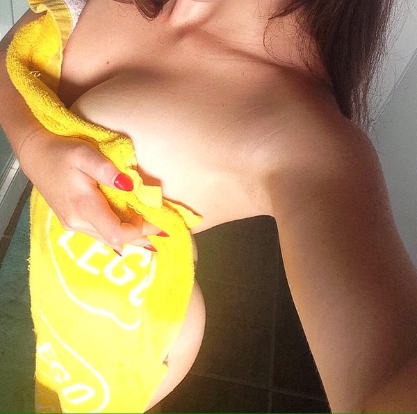 Alexis Young taking a selfie