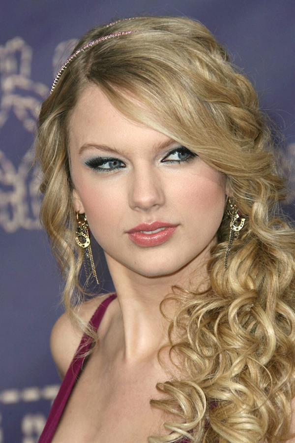 Taylor Swift at the 2008 CMT Music awards in Nashville 