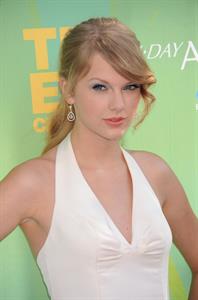 Taylor Swift at the 2011 Teen Choice Awards August 07, 2011 