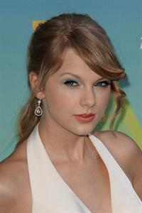 Taylor Swift at the 2011 Teen Choice Awards August 07, 2011 