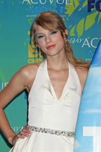 Taylor Swift at the 2011 Teen Choice Awards August 07, 2011 