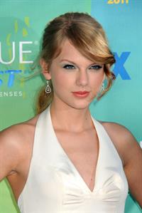 Taylor Swift at the 2011 Teen Choice Awards August 07, 2011 
