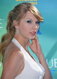 Taylor Swift Pictures Taylor Swift at the 2011 Teen Choice Awards August 07, 2011