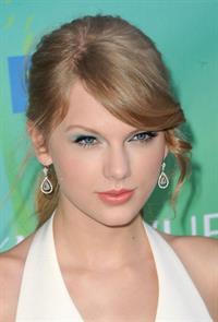 Taylor Swift at the 2011 Teen Choice Awards August 07, 2011 