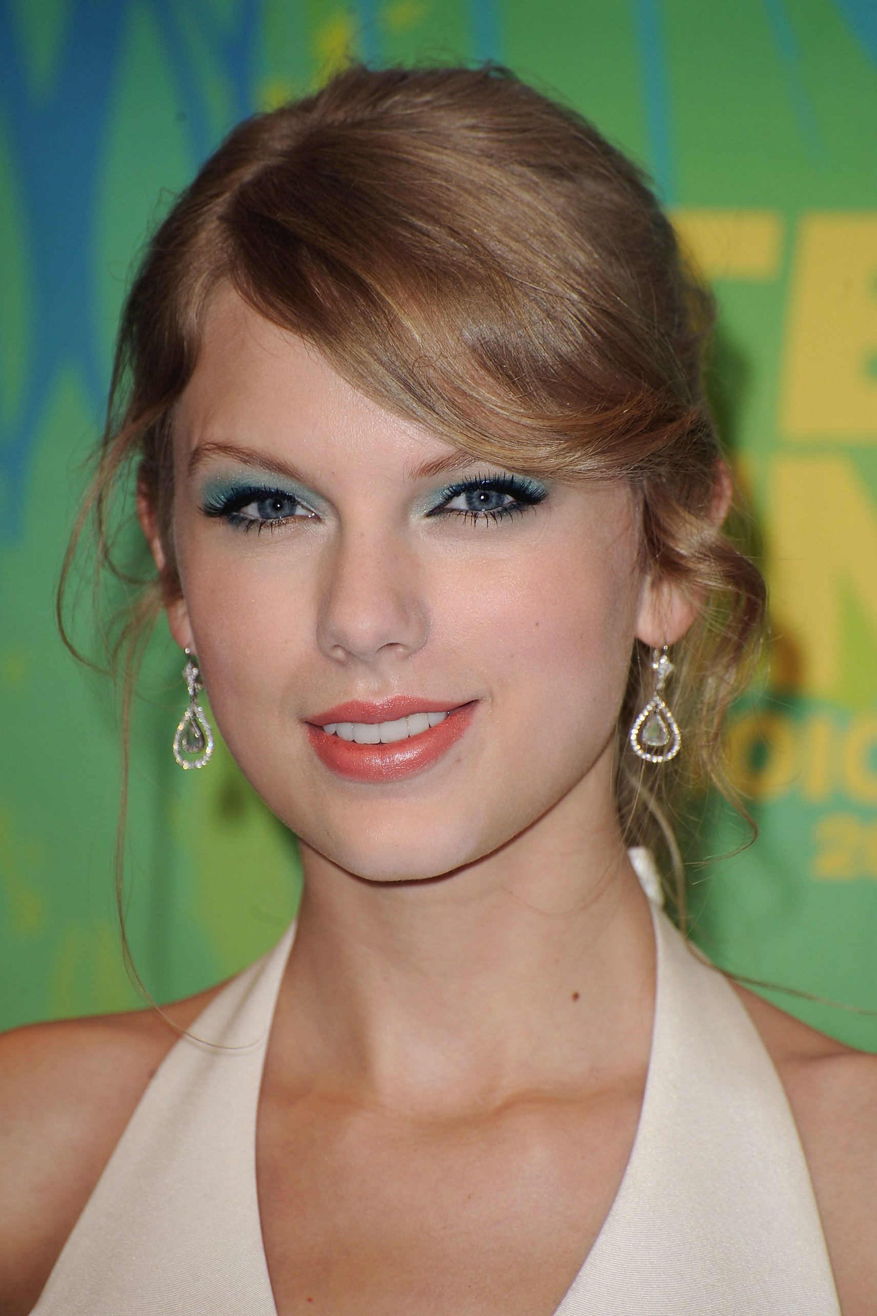 https://img5.hotnessrater.com/237307/TaylorSwift-EatShitMAGAtrash.jpg