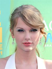 Taylor Swift at the 2011 Teen Choice Awards August 07, 2011 