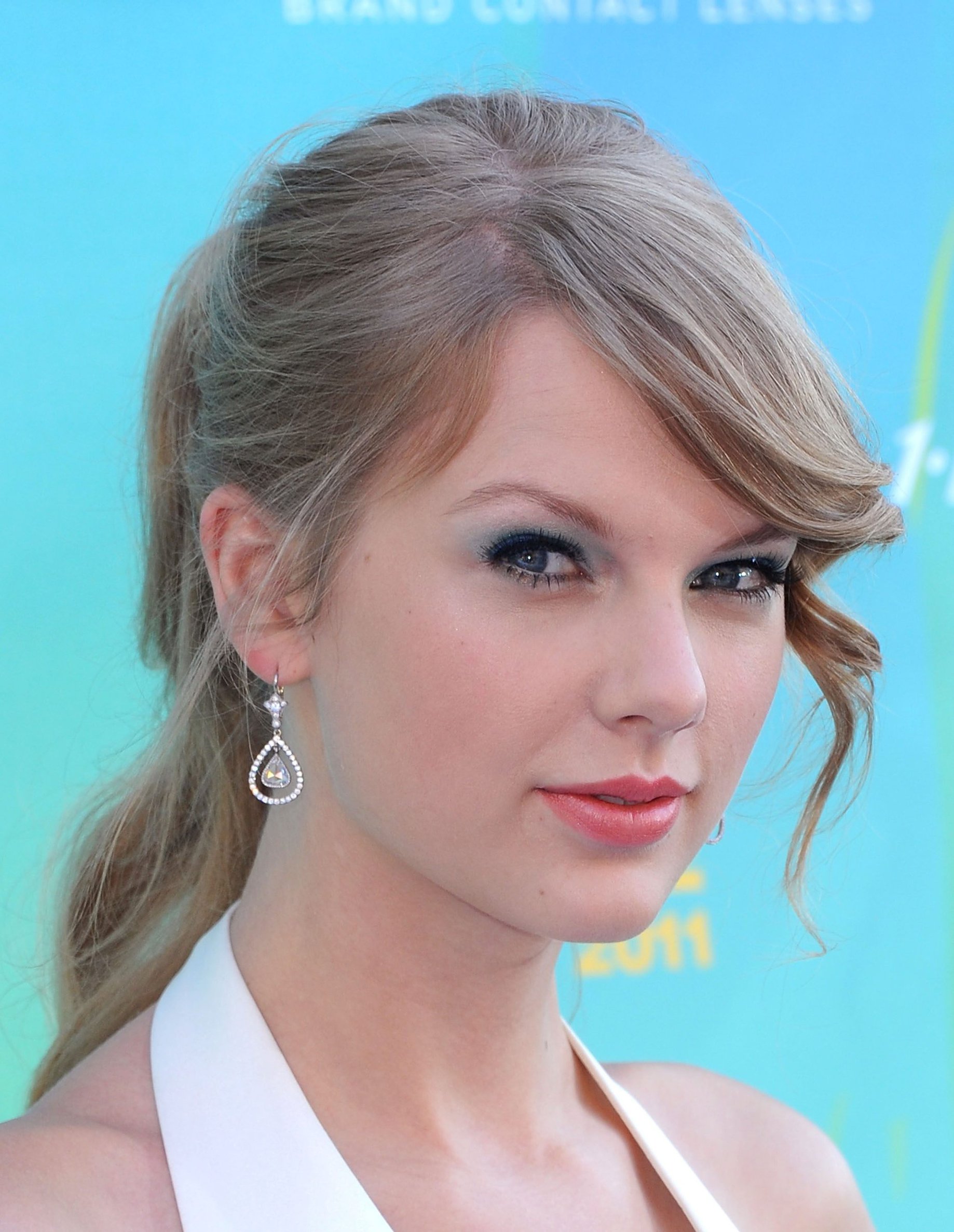 https://img5.hotnessrater.com/237314/TaylorSwift-EatShitMAGAtrash.jpg